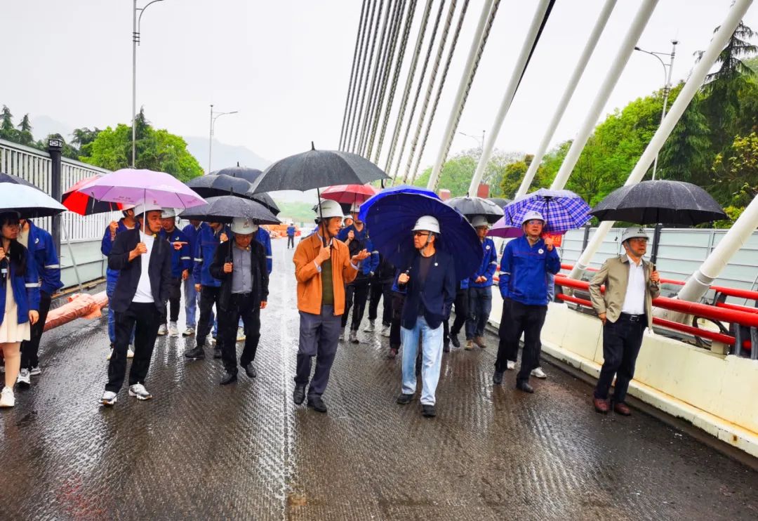 益通建设参观夷陵长江大桥斜拉索更换工程