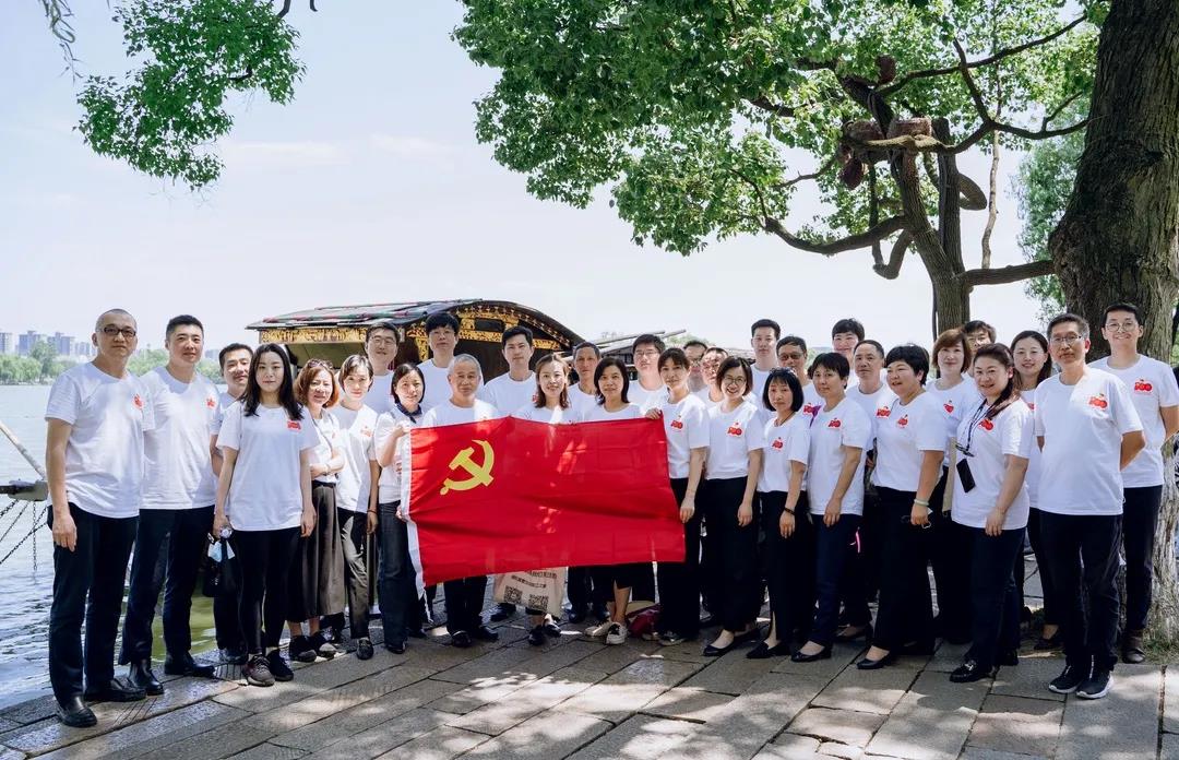 東昌集團黨員代表“追尋一大足跡，共慶建黨百年”