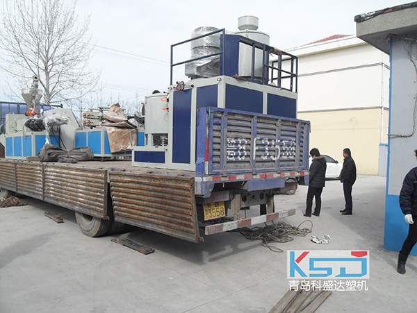 Delivery for PVC double square pipe machine