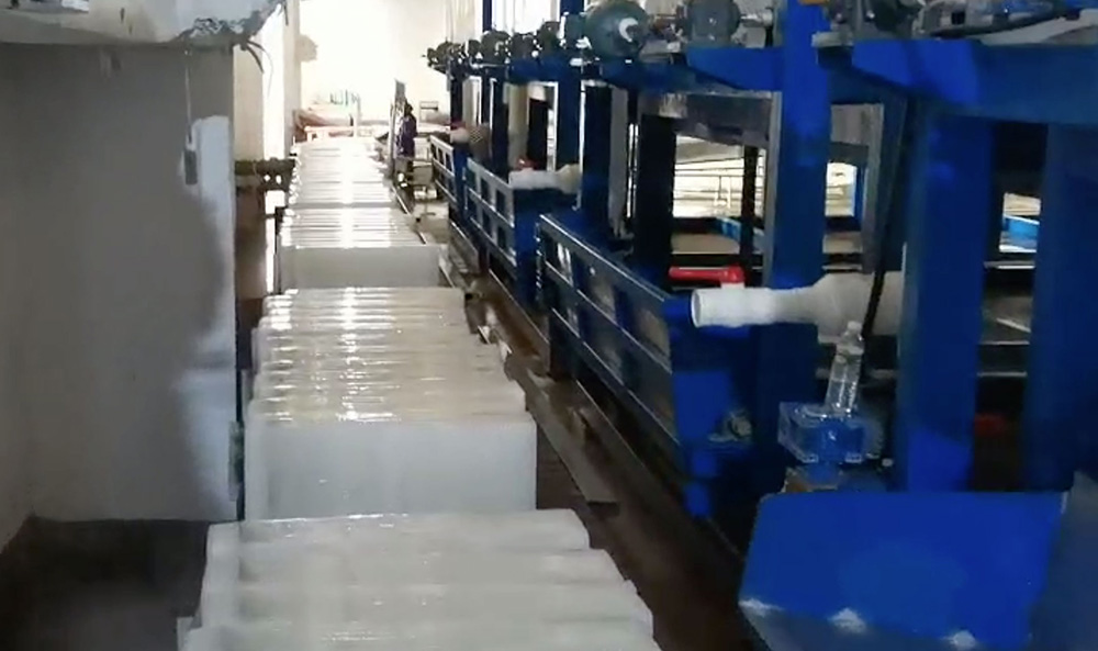 云南瀘西300噸大型制冰廠