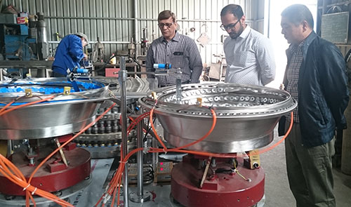 印度客戶Swapnil為建鋁塑蓋生產線來我廠參觀