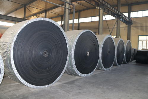 What are the main issues in conveyor belt operation? 
