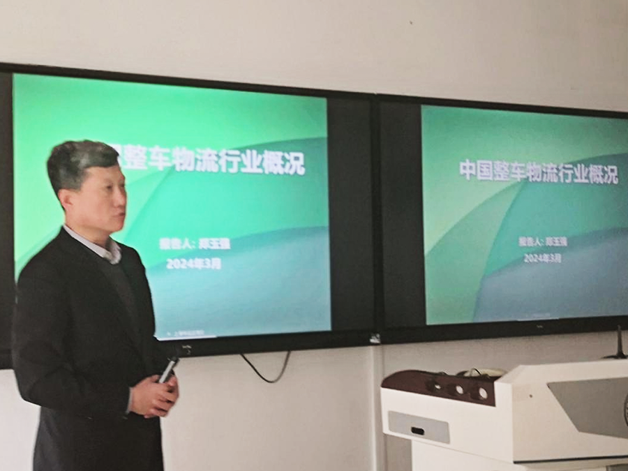 安達(dá)物流公司總經(jīng)理鄭玉強受南開大學(xué)經(jīng)社院邀請赴校講座