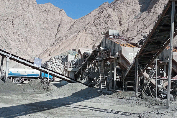 Qinghai Golmud 350 tons per hour granite crushing and sieving production line
