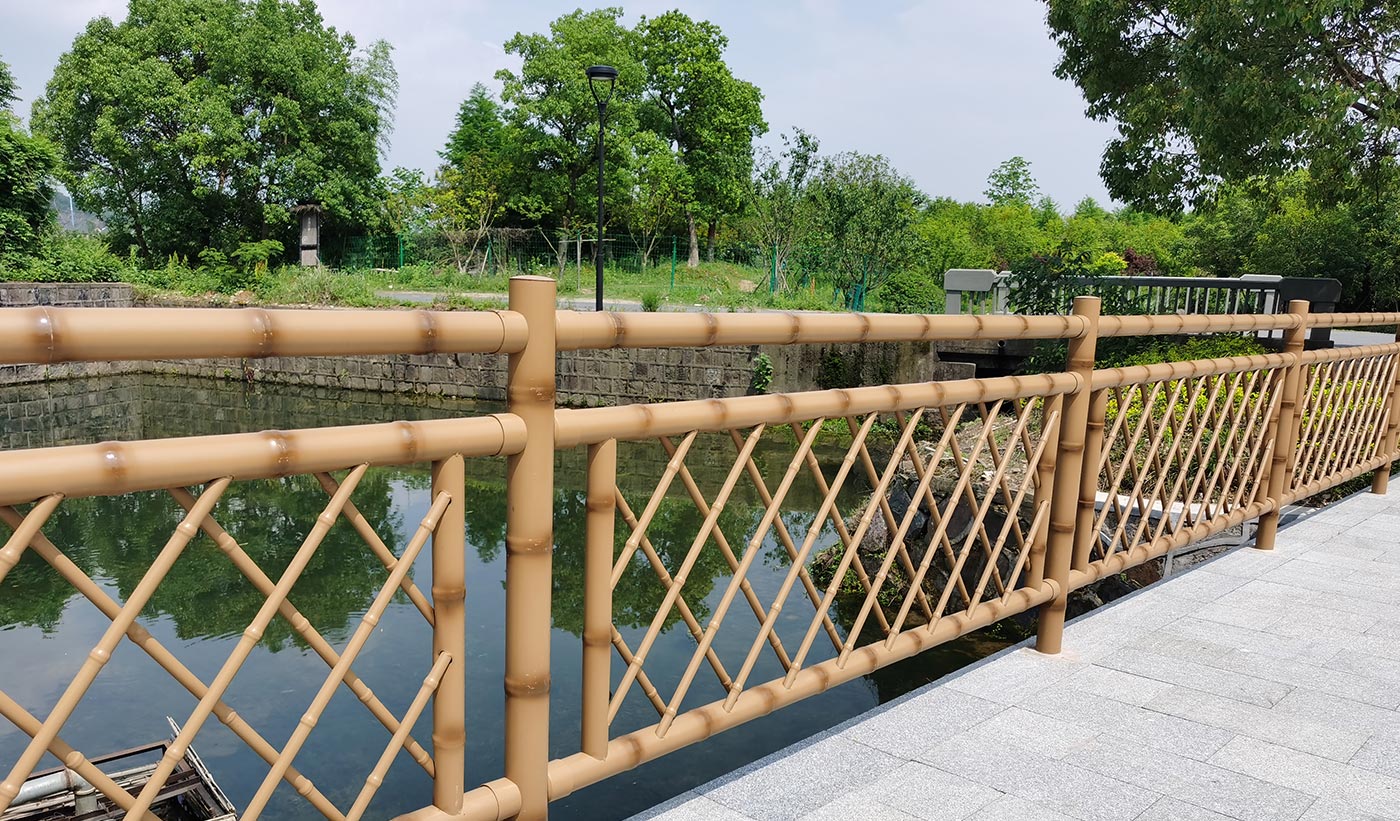 哪種材質的護欄適合應用于公園河道周邊？