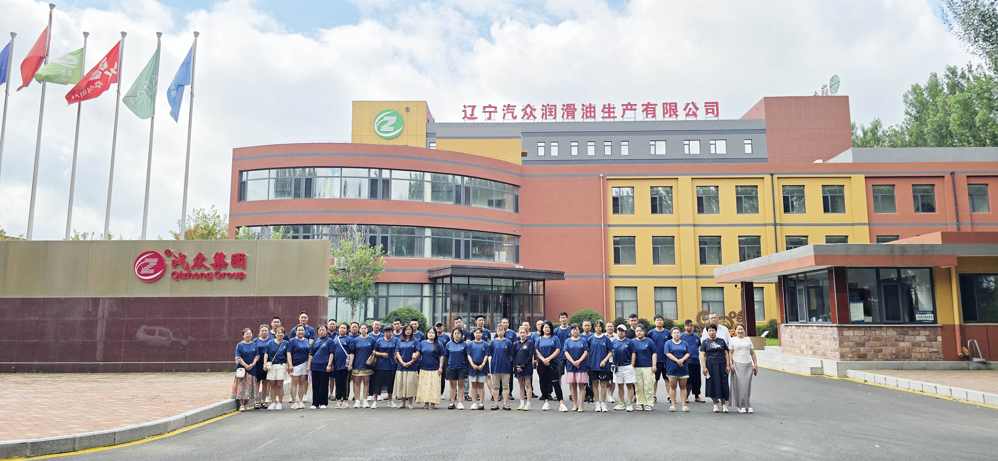 汽眾TM事業(yè)部經(jīng)銷商參觀集團工廠