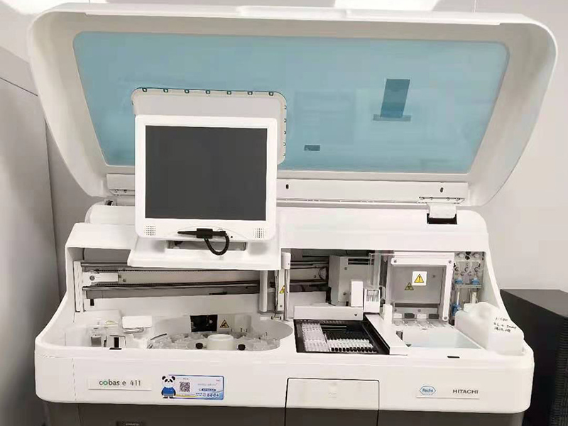 cobas e 411全自動(dòng)電化學(xué)發(fā)光免疫分析儀