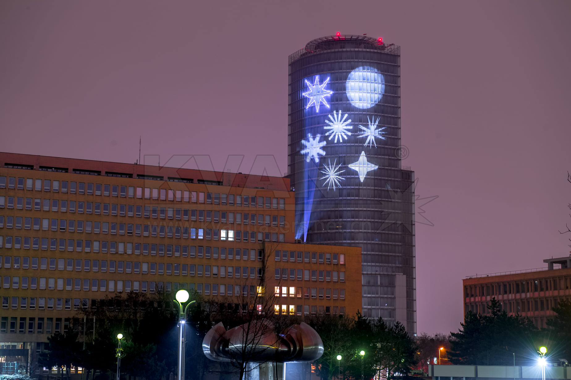 KVANT 科旺特激光與斯洛伐克國家銀行的圣誕節建筑投影