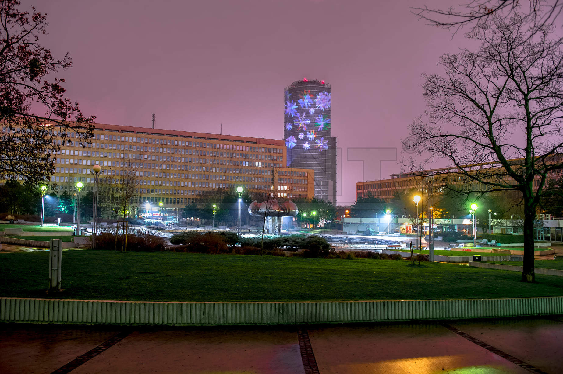 KVANT 科旺特激光與斯洛伐克國家銀行的圣誕節建筑投影