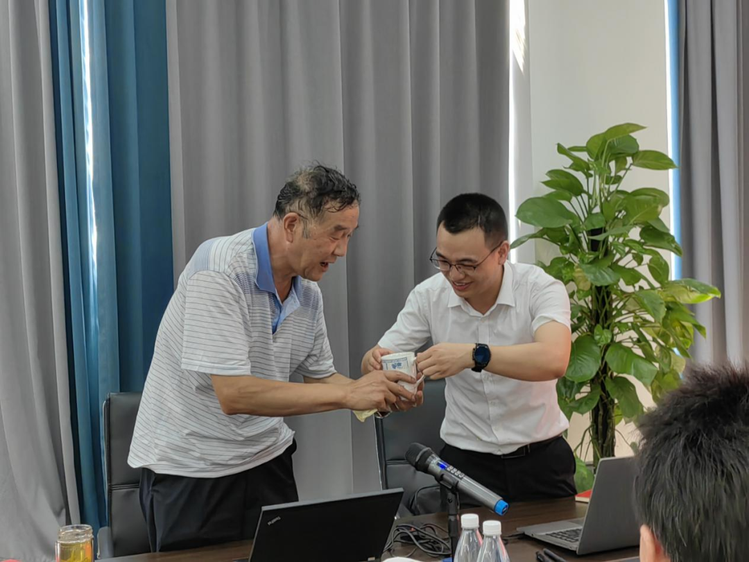 公司特聘專家夏方慶老師接收關門弟子并為公司技術人員上課