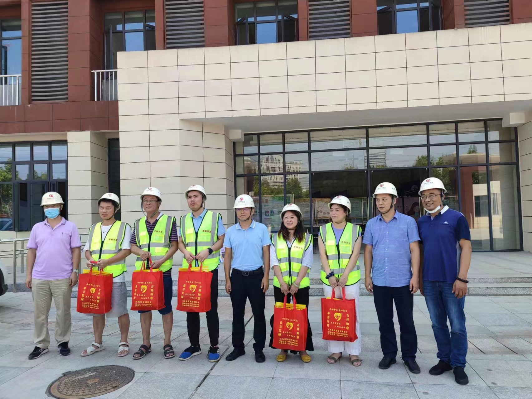 南昌市政開發集團高新項目公司開展高溫天氣“送清涼”走訪慰問活動