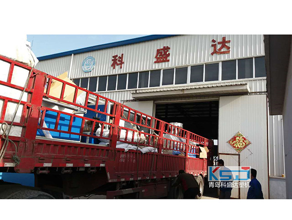 Delivery for roofing tile machine