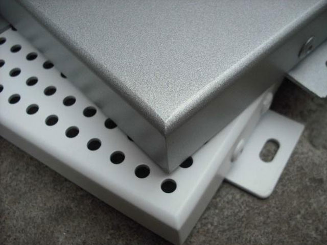 冲孔铝单板安装过程中的注意要点