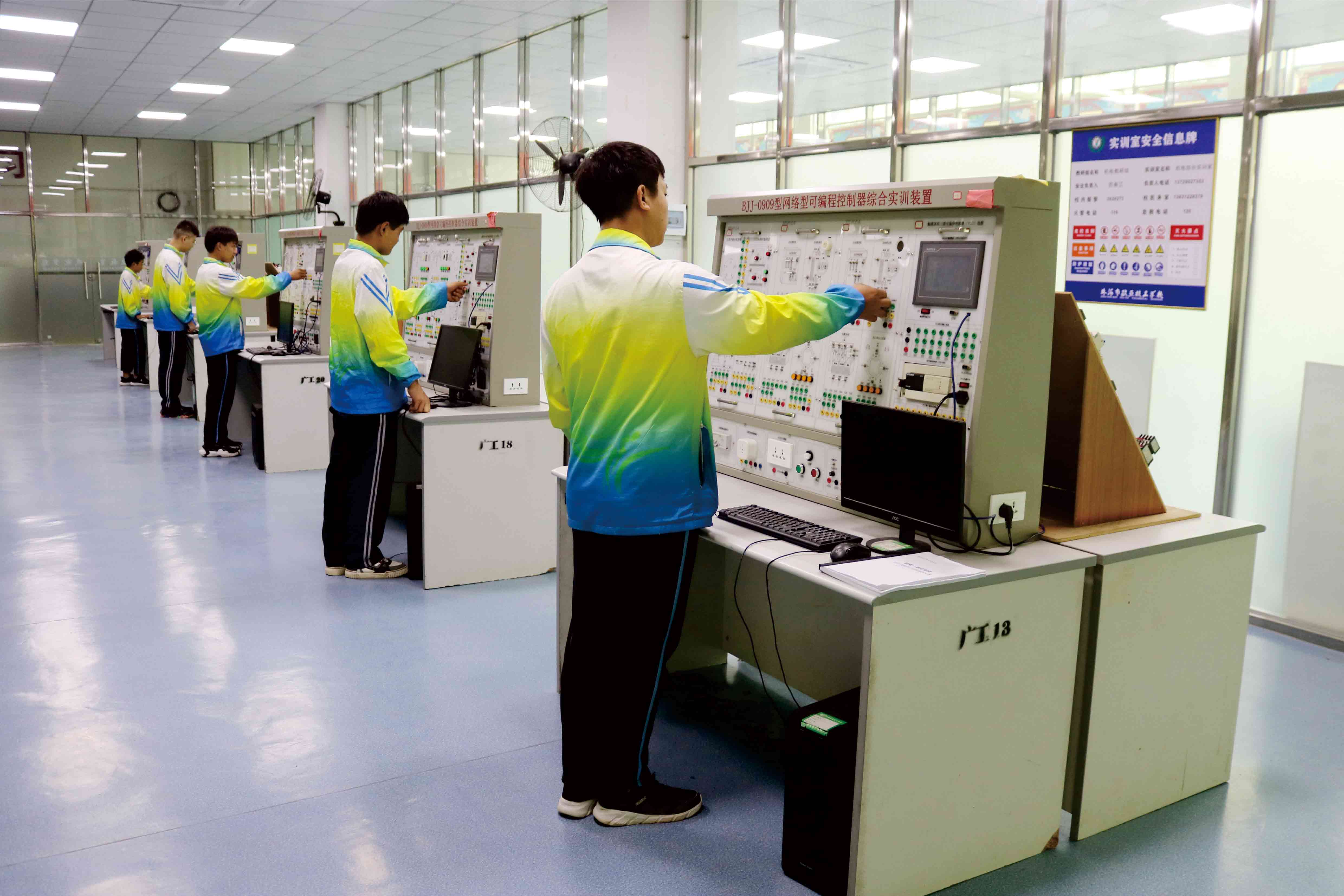 機電一體化（維修電工方向）專業