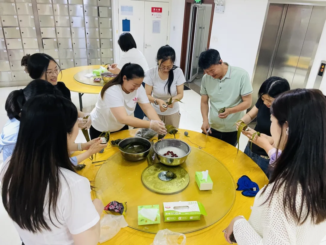 粽香傳情·共慶端午——遠(yuǎn)大洪雨端午包粽活動(dòng)溫情啟幕