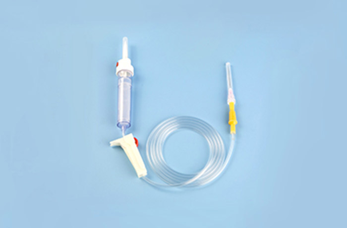 One-piece plastic needle blood transfusion set