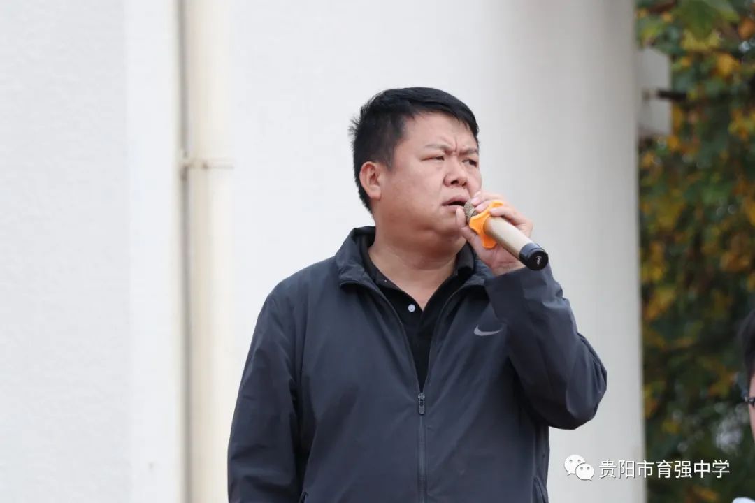 青春奮發(fā)不停步 國旗飄揚續(xù)新篇 | 貴陽市育強中學舉行升旗儀式！