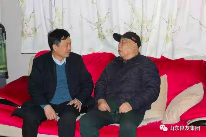 董事長孫慶義代表曲阜市愛國擁軍協(xié)會(huì)走訪慰問“關(guān)愛功臣”，送去關(guān)心和節(jié)日祝福