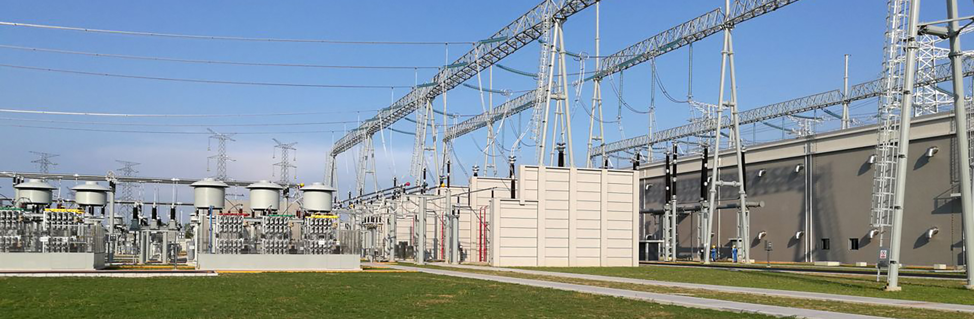 國內(nèi)首次500千伏緊湊型線路帶電更換絕緣子作業(yè)