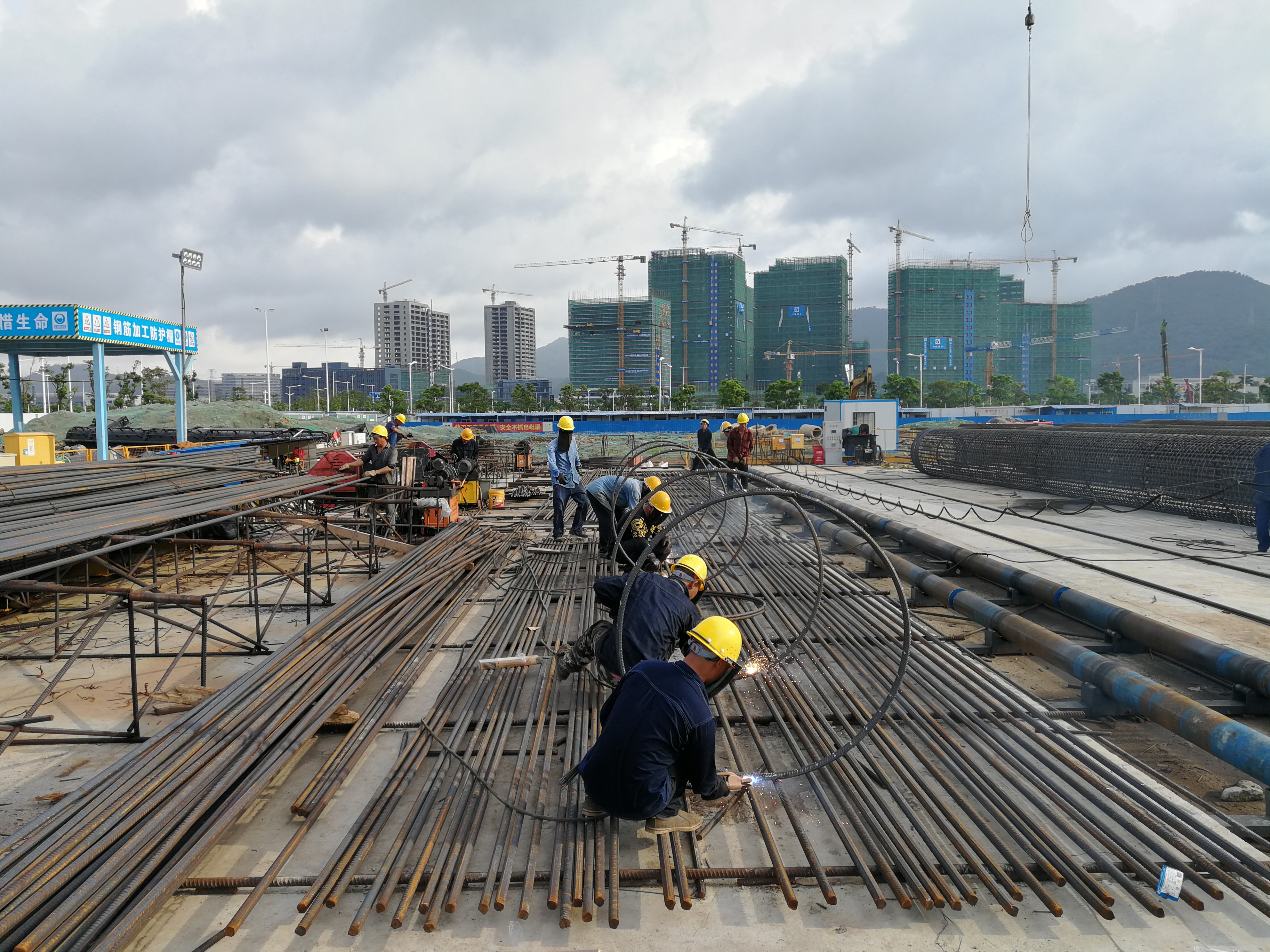 華發新經濟總部大廈基坑（kēng）支（zhī）護及土方開挖工程