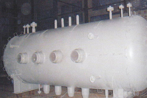 Medium pressure steam water separator