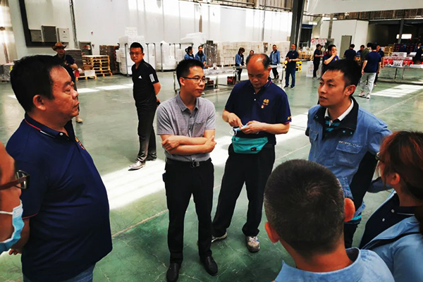 Revisit customers in the old area, gather strength and start a new journey丨The company organizes all employees to visit the Nanniwan Cold Chain Logistics Park of Yannong Group