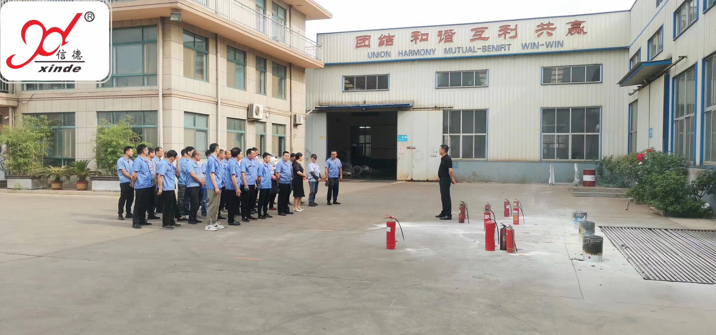 青島萬(wàn)春機(jī)械股份有限公司員工安全培訓(xùn)——消防演練 青島萬(wàn)春機(jī)械股份有限公司員工安全培訓(xùn)——消防演練