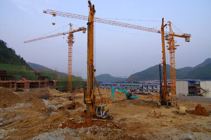 104宝峨BG26旋挖钻机在贵州师范大学施工