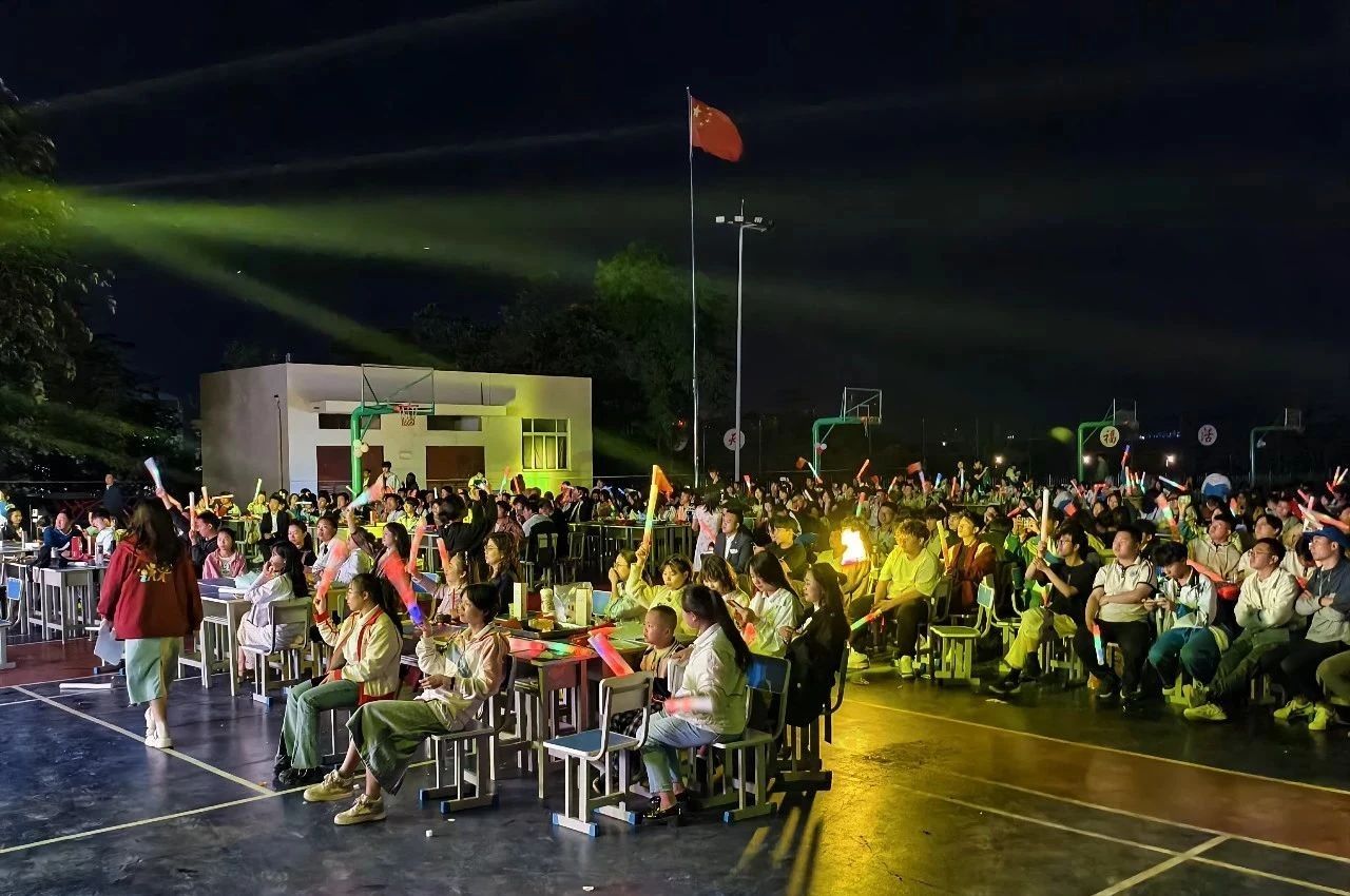 放飛夢想 揚帆起航 | 貴陽市育強中學隆重舉行畢業(yè)會餐暨2024屆畢業(yè)晚會