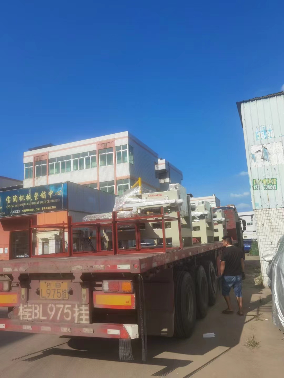 3台1800数控三刀装车中,大板岩板瓷砖自动切割机发货! 3台1800数控三刀装车中,大板岩板瓷砖自动切割机发货!