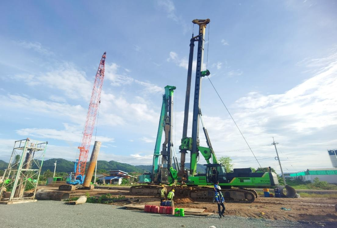 堅復(fù)雜地貌 定制工法破局┃泰信機械 KR300C 助力泰國清萊高架橋建設(shè) TYSIM’s KR300C assist in the construction of Chiang Rai Viaduct in Thailand