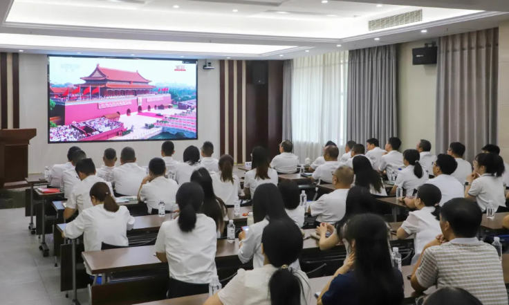凝聚爱国情怀，砥砺奋进力量 | 益通建设组织集中观看抗战胜利80周年阅兵仪式