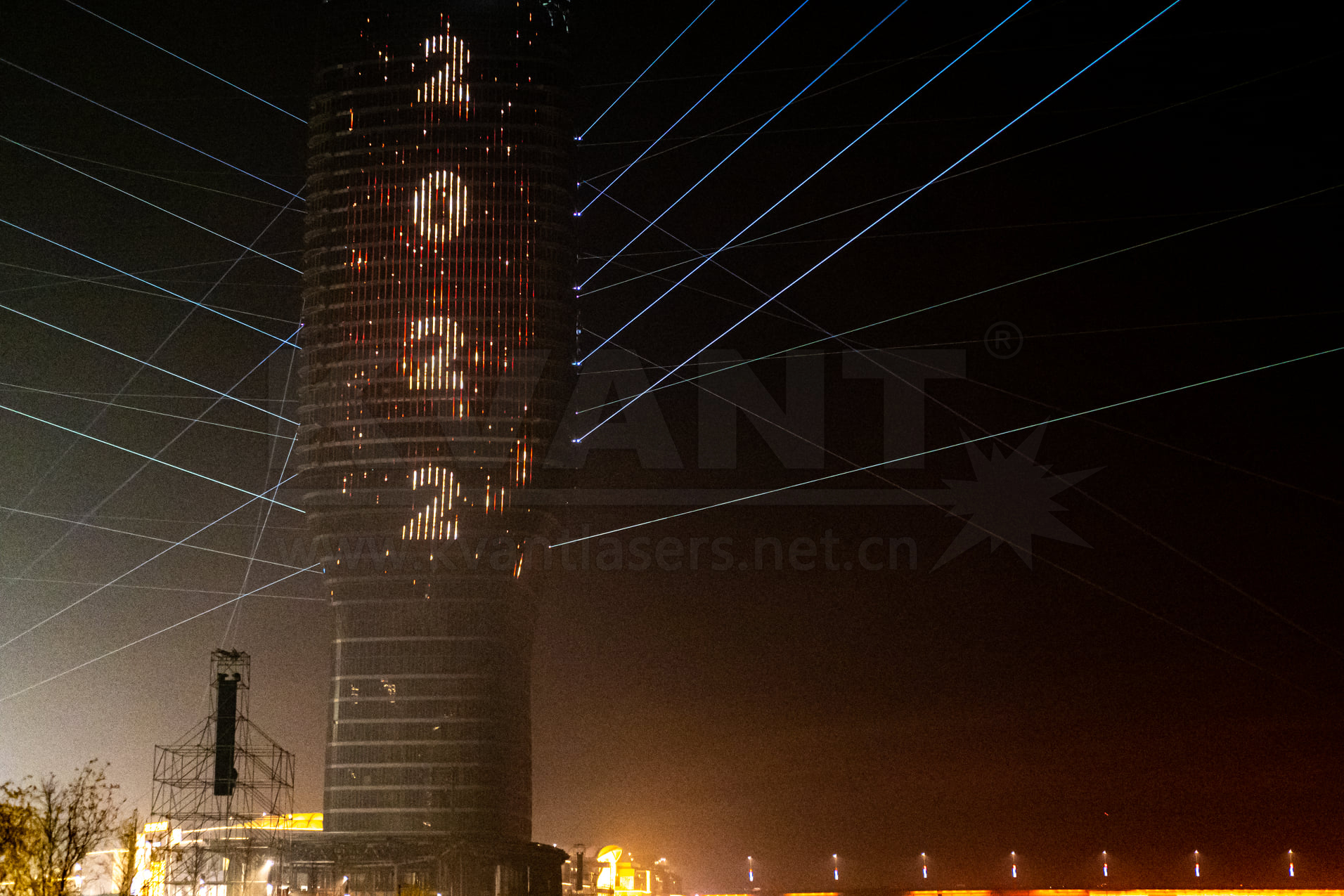 2022年塞爾維亞首都貝爾格萊德的新年激光焰火秀