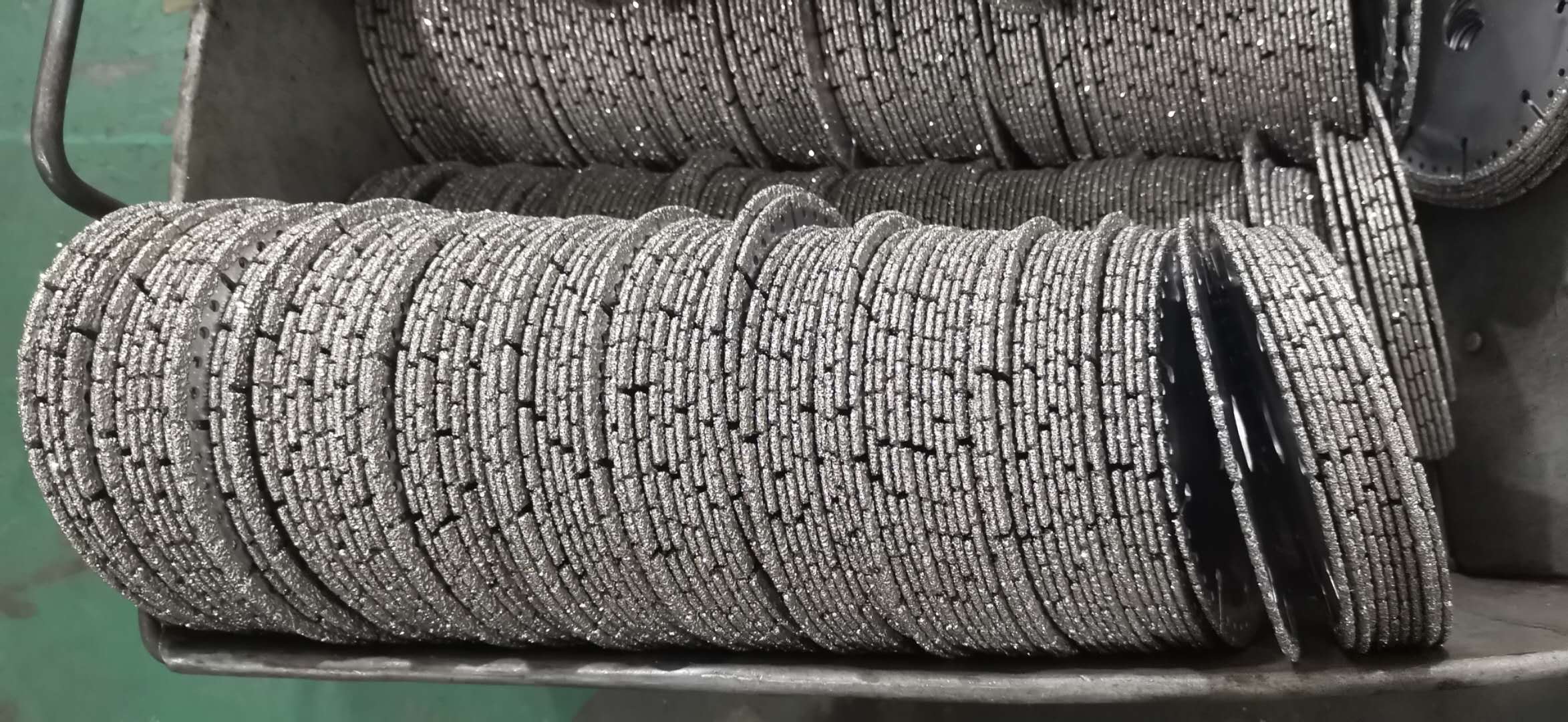 钎焊金刚石锯片自动布料生产线产品展示