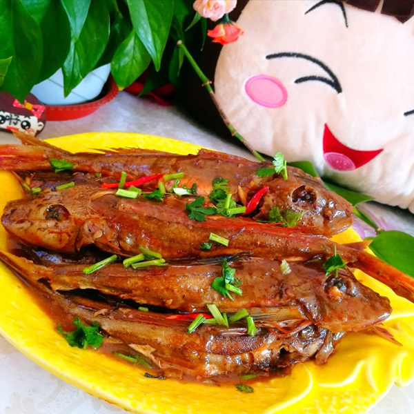 餐桌紅頭魚