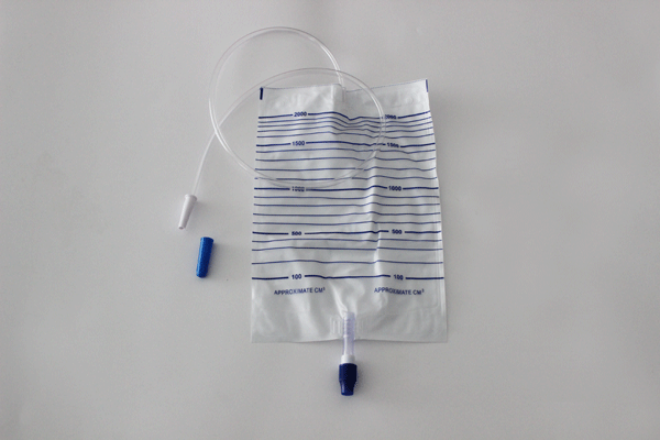 Disposable urine bag with screw valve