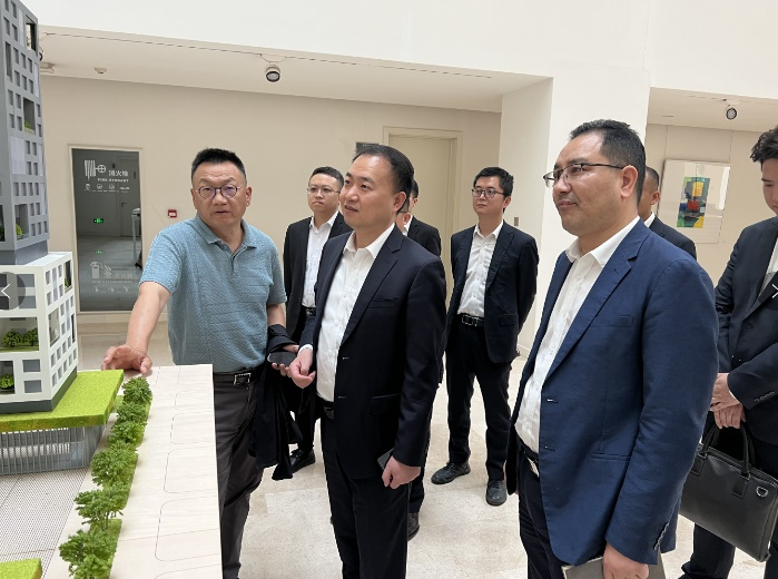 李凤辉一行拜访西安欧亚学院