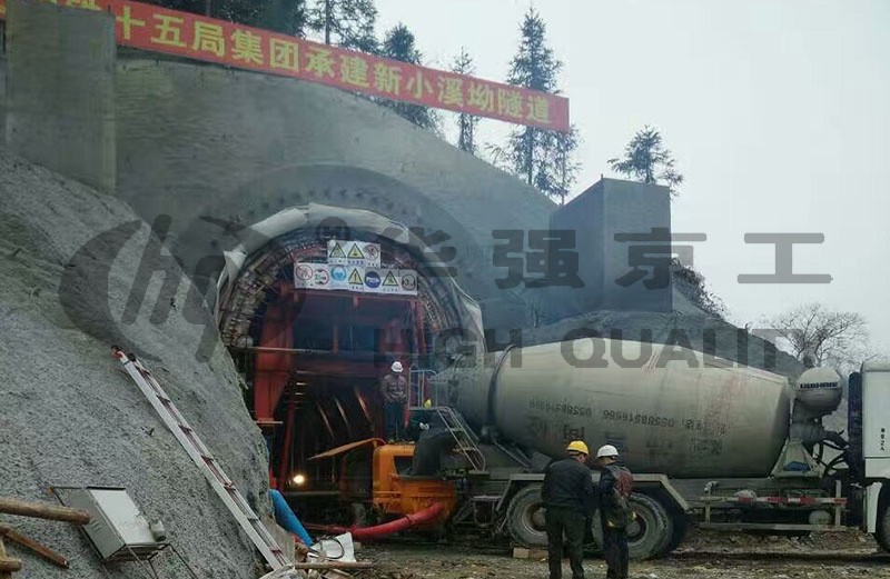 渝懷鐵路中鐵十五局新小溪坳隧道