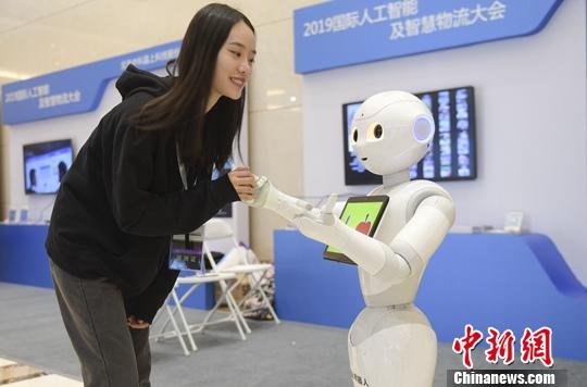报告：2022年我国人工智能产业规模逼近300亿美元