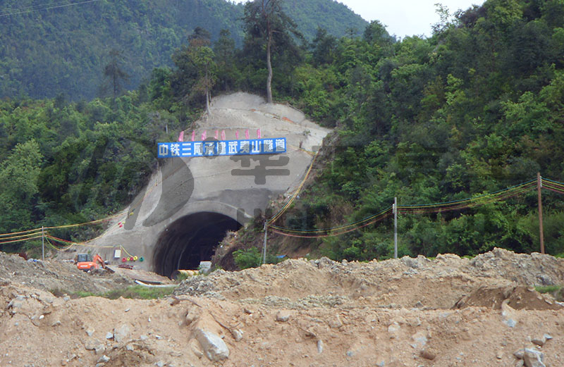 向莆鐵路中鐵三局武夷山隧道