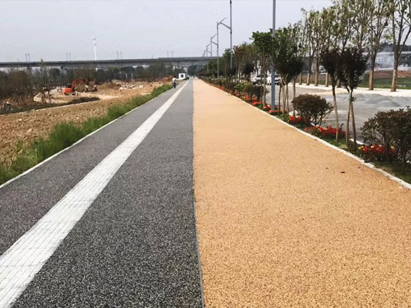 膠粘路面