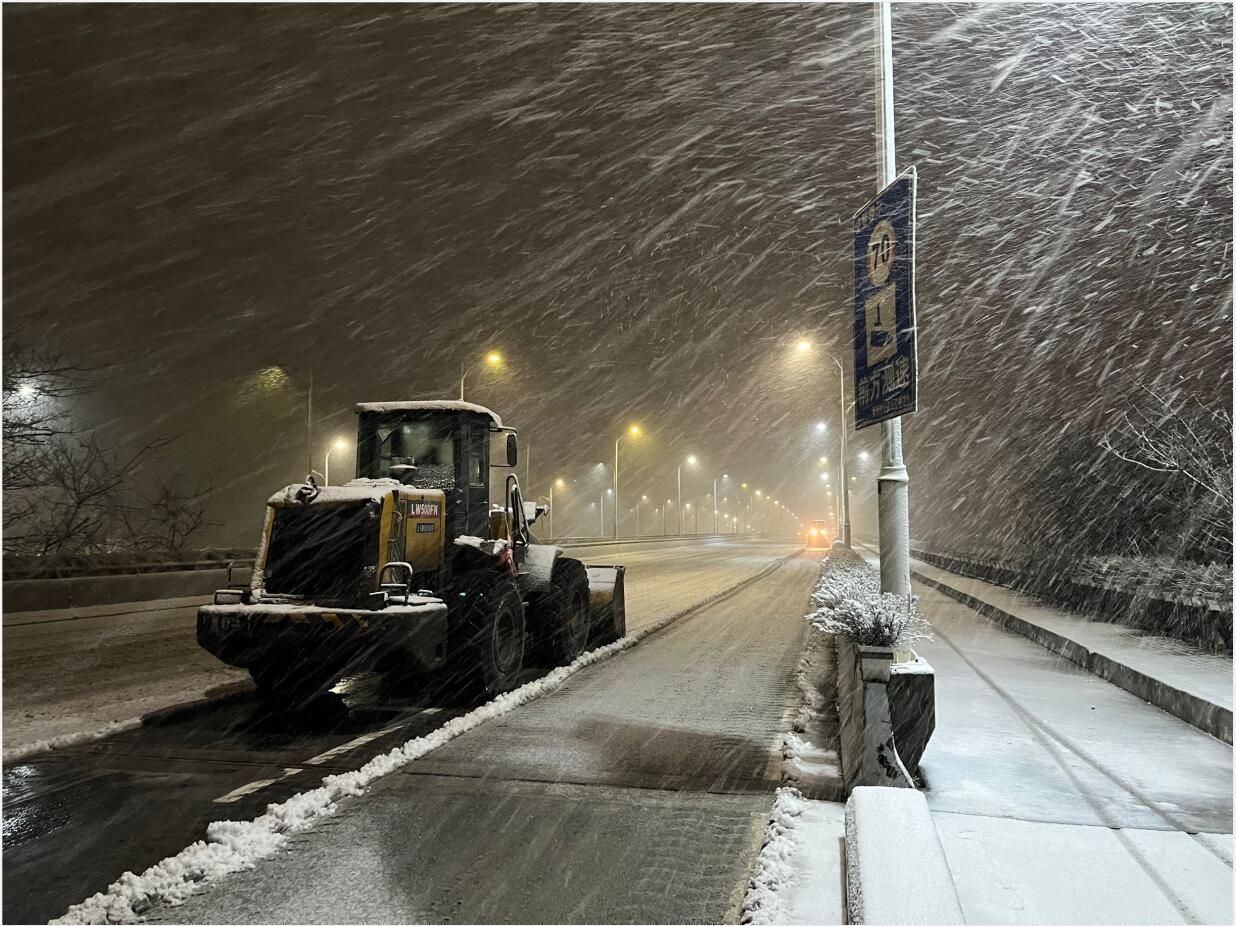頂風戰雪不松勁，城建為民保出行