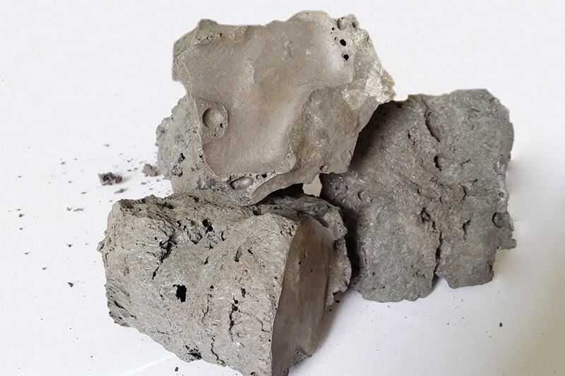  Calcium ferrite slag for molten steel