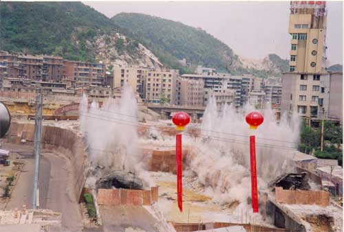 贵阳市艺校立交桥爆破拆除工程