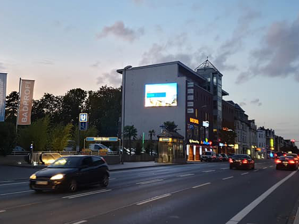 Pantalla publicitaria exterior alemana P6.4 40 m2