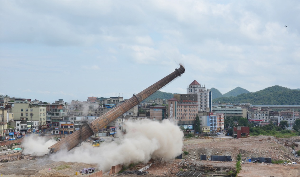 贵州轮胎厂80米高烟囱拆除爆破