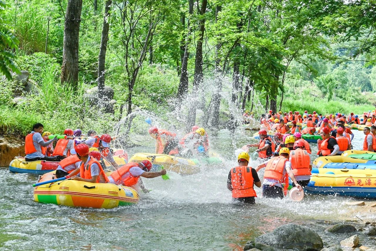 “浪花打湿衣衫，心跳追上风速！”尧山大峡谷漂流带你嗨翻这个夏天！
