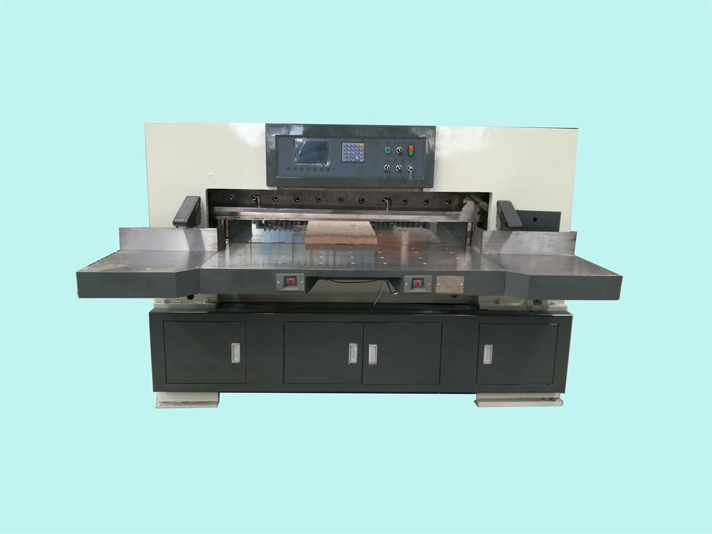 QZYK1370型切蜂窝纸板裁切机