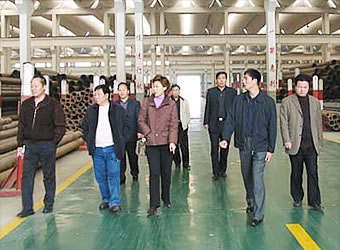 Novembre 2005 - Les dirigeants de l'administration pétrolière du Xinjiang ont visité notre entreprise.